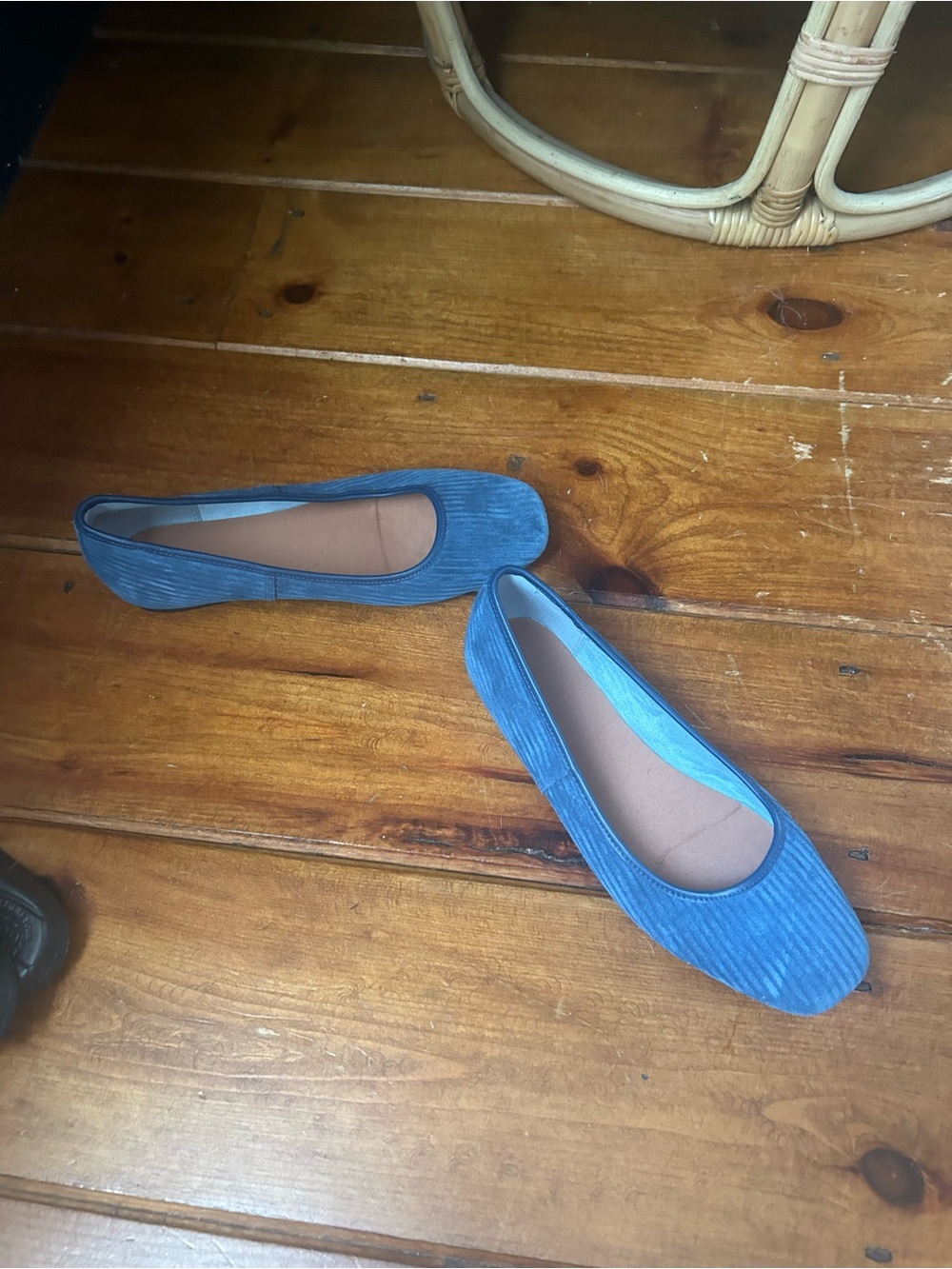 Vionic Orinda Ballet Flats in Denim Blue Suede, size 7.5 medium - Picture 4 of 7